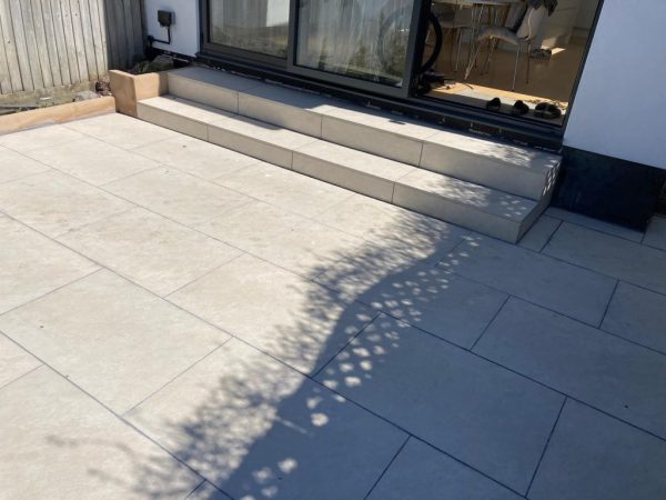 Our patio team working in Trym