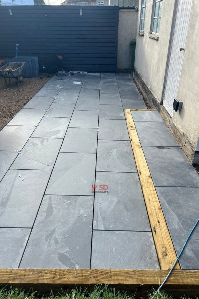 Porcelain patio with step in Tormarton