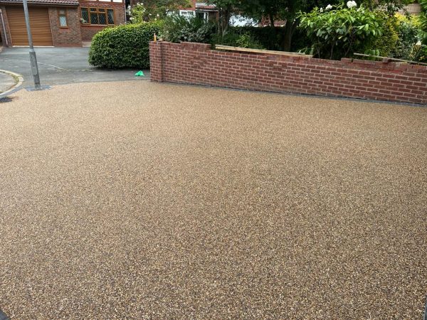 Resin installation on a driveway in Banwell