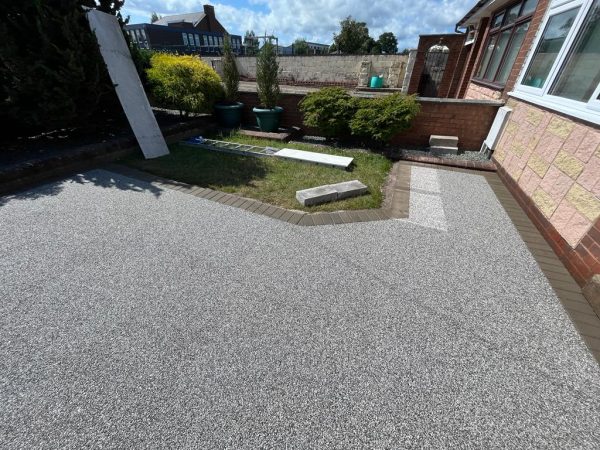 Resin driveway surfacing in Banwell