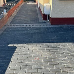 Charcoal Block Paved Driveway with Natural Grey Border and Drainage…