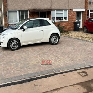 Driveway with Autumn Mix Block Paving and Charcoal Edge in…